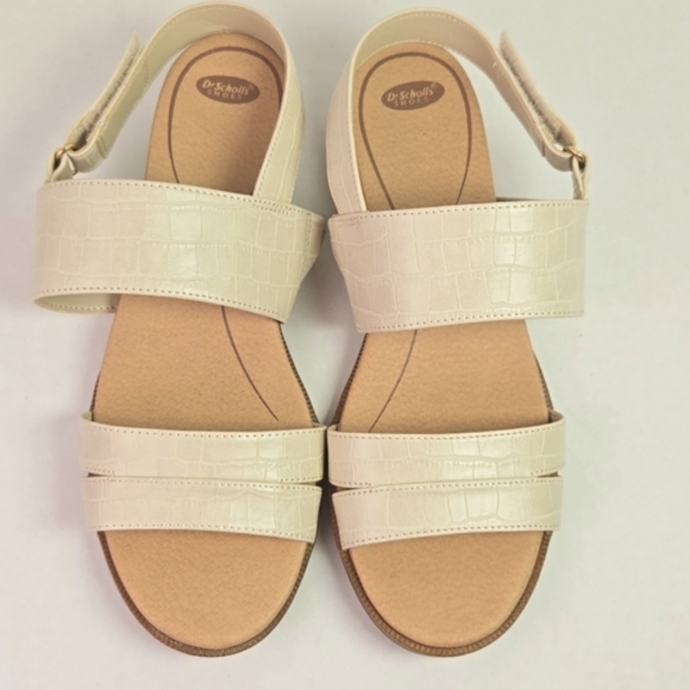 NWT, Cream Sandals, Sz 8, Cushioned Footbed Velcro Closure 1.75" Heel